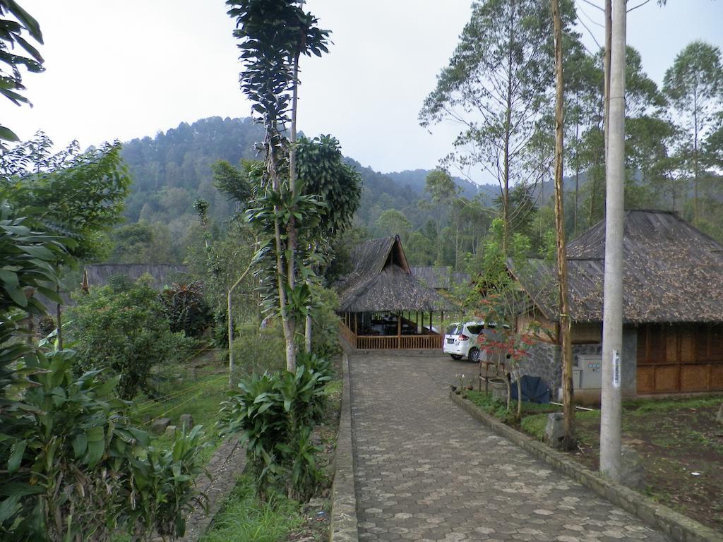Villa Kampung Karuhun Sutan Raja Бандунг Екстериор снимка